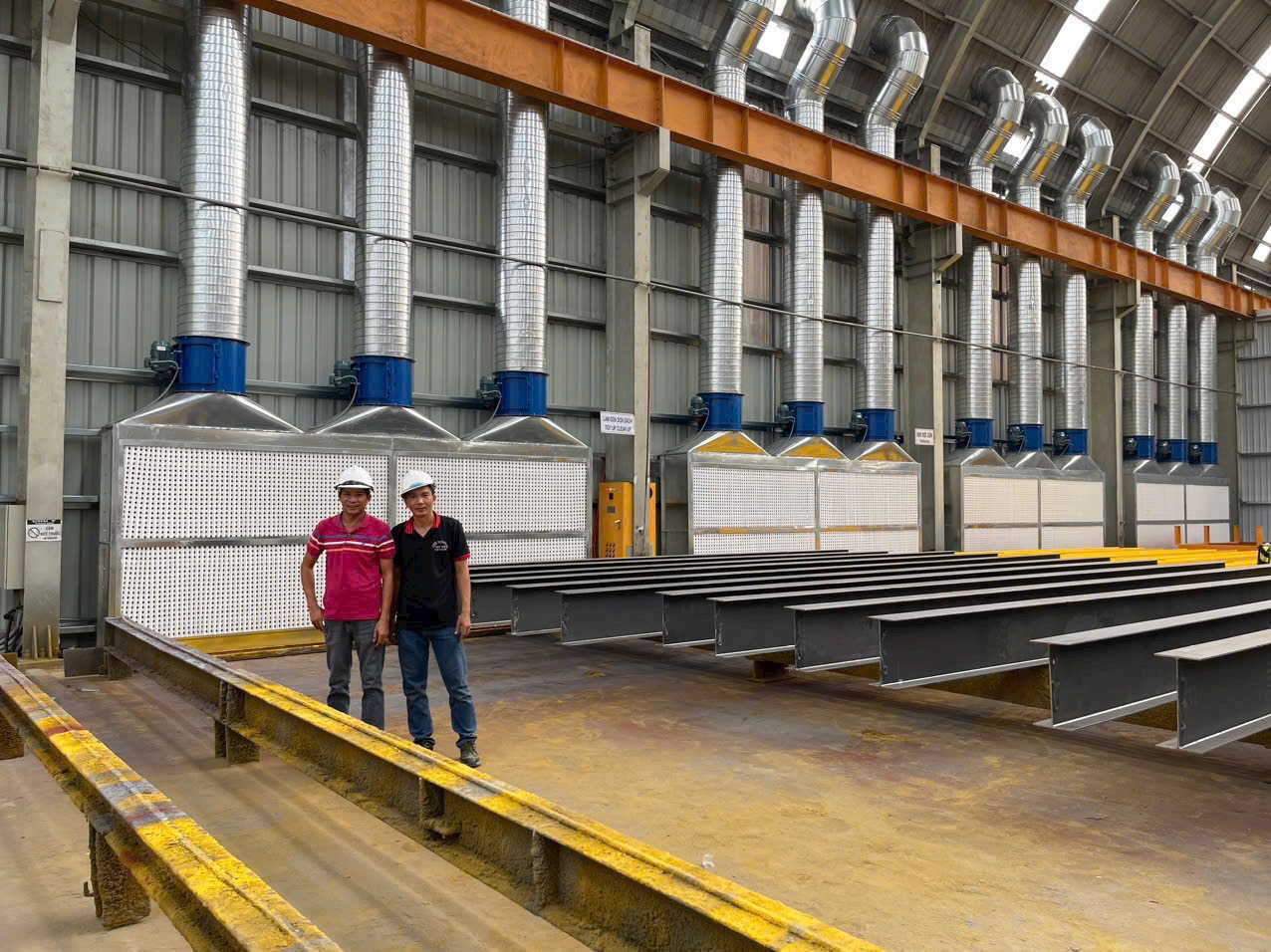 Kỹ thuật viên Triều Lợi đang thi công sơn